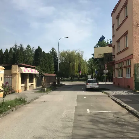 Apartment Family Next To The Park *