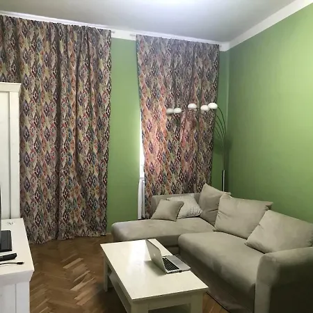 Apartment Family Next To The Park *